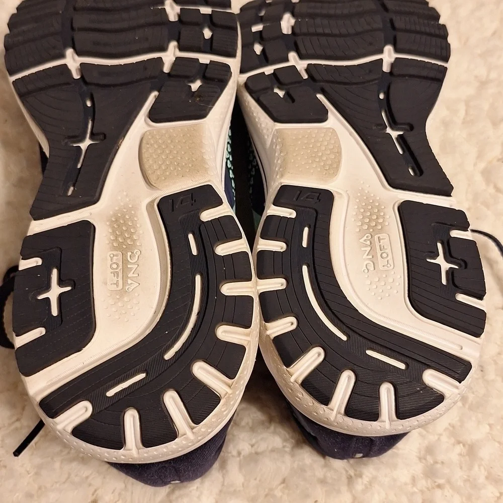 Womens Brooks blue vented sneakers size 8.5D